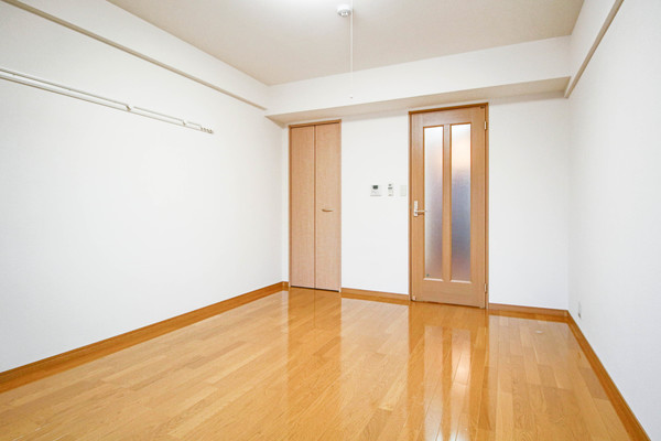 居室・リビング　同じ建物の別のお部屋