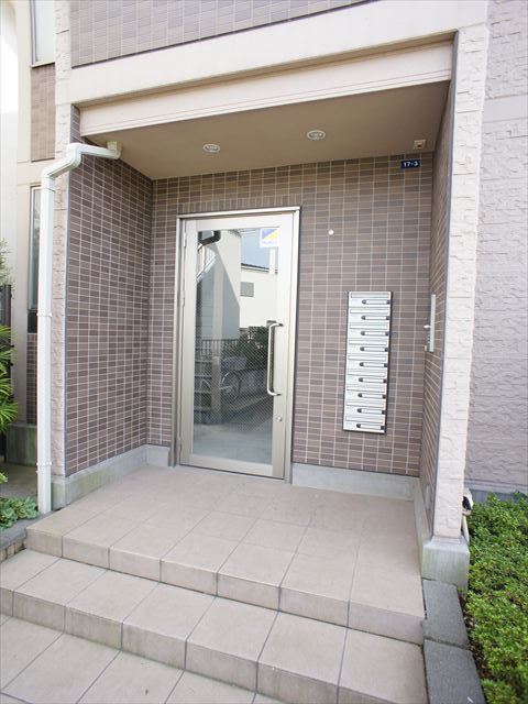 エントランス　どうぞ室内見に来てください。