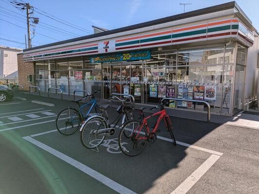 コンビニ　セブンイレブン武里駅東口店（コンビニ）まで520m