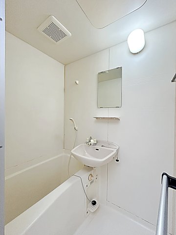 バス・シャワールーム　同間取り別部屋の画像です