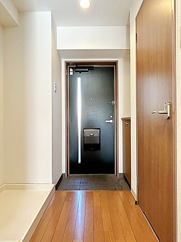 玄関　同間取り別部屋の画像です