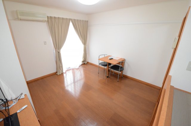 居室・リビング　家具家電付きの洋室です♪