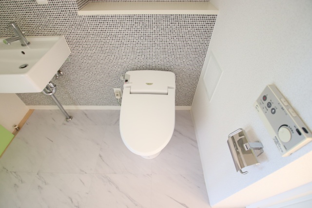 トイレ　※別室の参考写真の為、現況優先です。