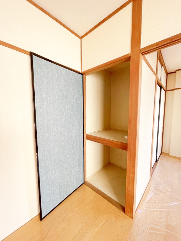 収納　工事中の写真になります