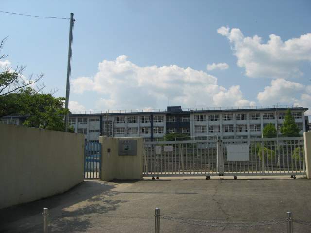 小学校　高槻市立奥坂小学校（小学校）まで951m