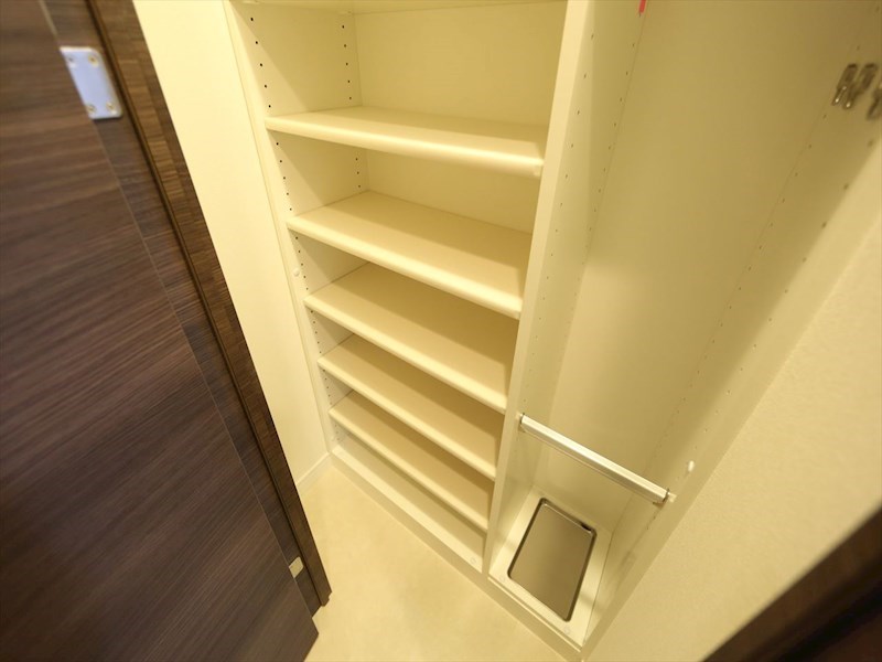 玄関　玄関　シューズボックス付