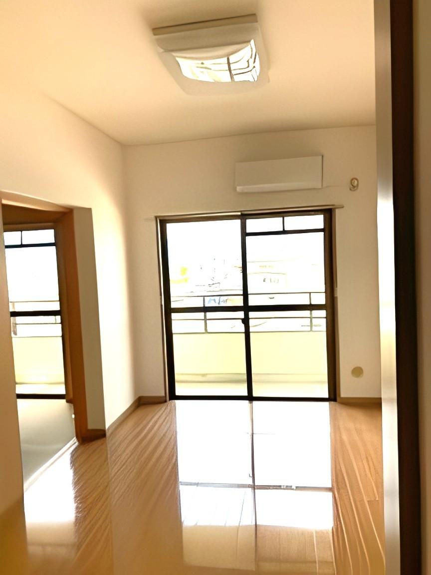 その他設備　日中は照明いらず。気持ちよく過ごせる洋室