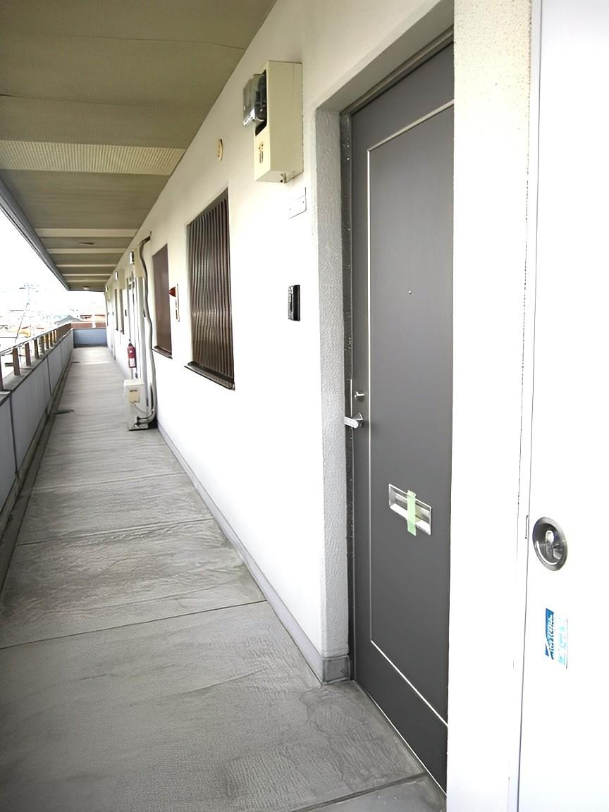 その他共有部分　最上階で、人通りが少なく落ち着いた玄関まわり