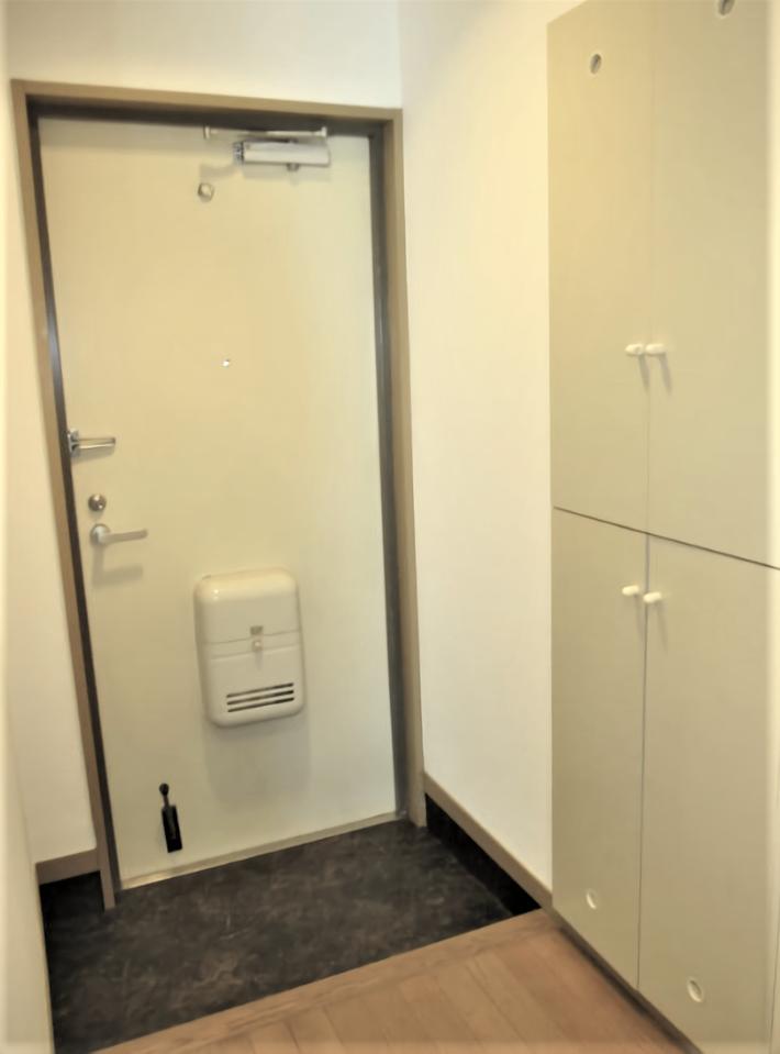 玄関　生活感を出さずに迎えられる、収納付き玄関