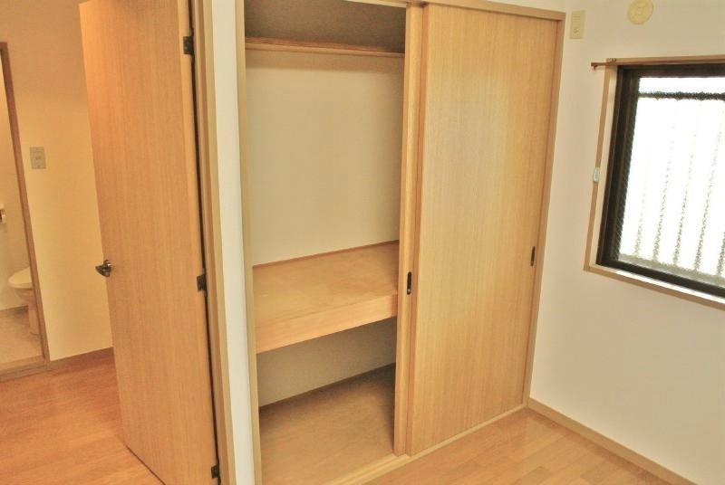 収納　衣類も布団もゆったり収まる、頼れる収納スペース