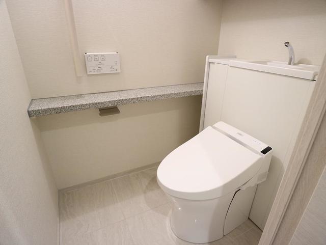 トイレ　※写真は同タイプ住戸です。