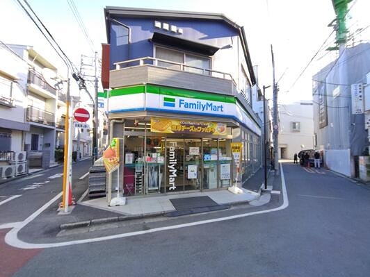 コンビニ　ファミリーマート 幡ヶ谷本町店（コンビニ）まで80m