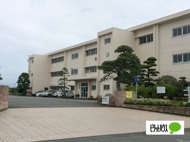 小学校　吉田町立中央小学校（小学校）まで568m