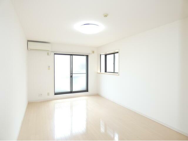 居室・リビング　開放感のあるゆったりとしたお部屋です♪