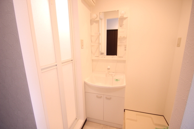 洗面設備　室内洗濯機置き場有