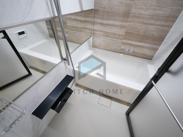 バス・シャワールーム　お風呂は驚きの設備、照明の色が変えれたり、音楽を流せたりしま