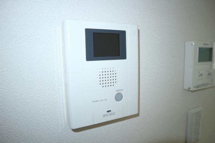 セキュリティ　TVモニタ付きで訪問者確認できます