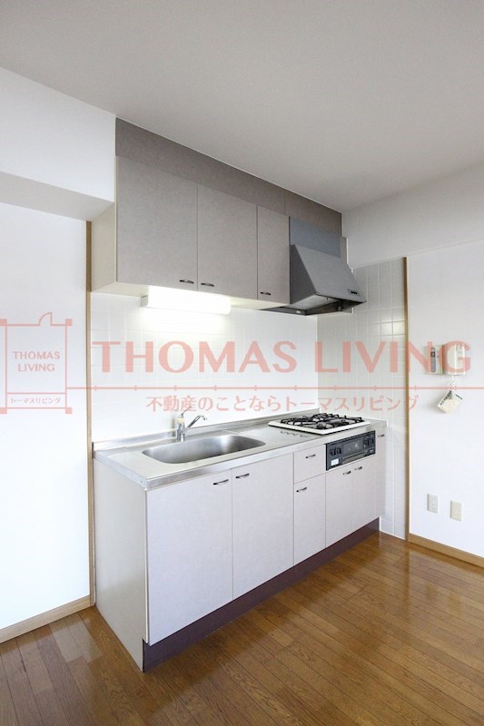 キッチン　システムキッチンです。(写真は別号室)