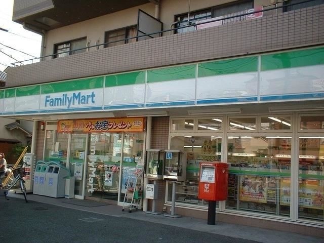 コンビニ　ファミリーマート尼崎大庄西町店（コンビニ）まで560m