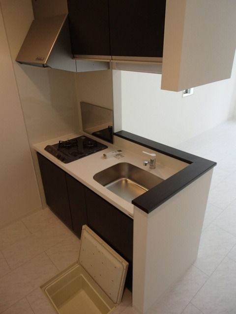 キッチン　2口ガスコンロ完備　床下収納あり