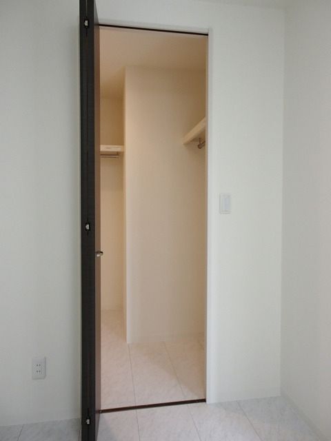 その他設備　大きな収納もあり、荷物が多い方でも安心です