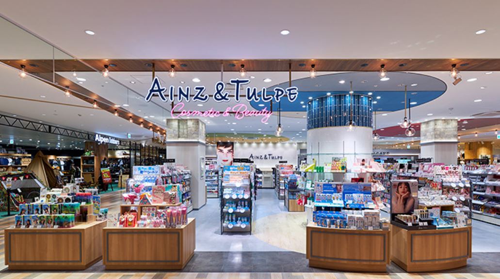 ドラックストア　アインズ＆トルペカメイドクロック店（ドラッグストア）まで657m