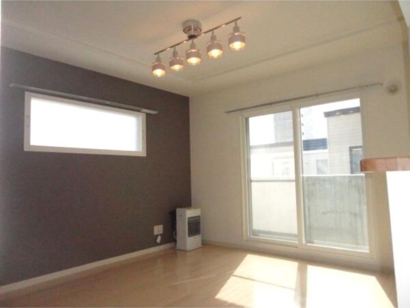 居室・リビング　内装中につき別号室の画像です。