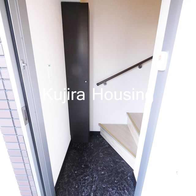 玄関　★下駄箱完備の玄関★