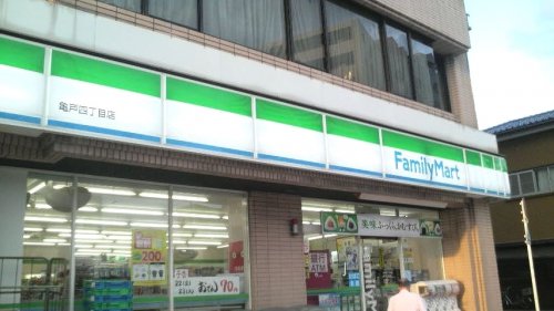 コンビニ　ファミリーマート 亀戸四丁目店（コンビニ）まで112m