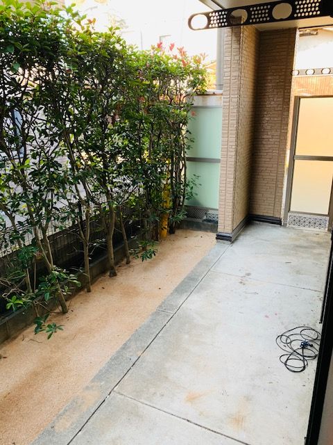 バルコニー　バルコニーからの眺めを楽しみながら食事をしませんか