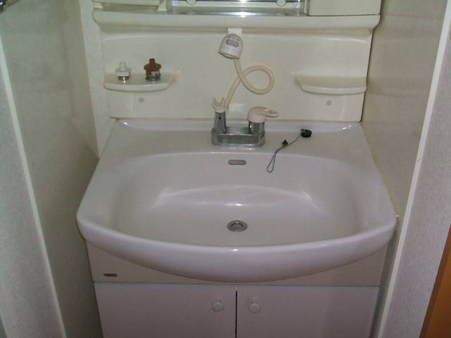 洗面設備　コンパクトで使いやすい洗面所