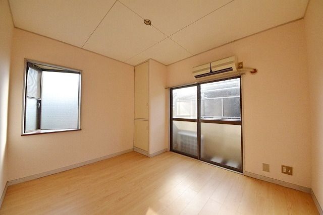 居室・リビング　★さわやかな色合いのフローリングです★