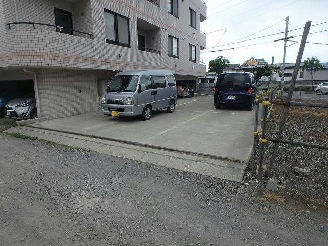 駐車場　駐車場