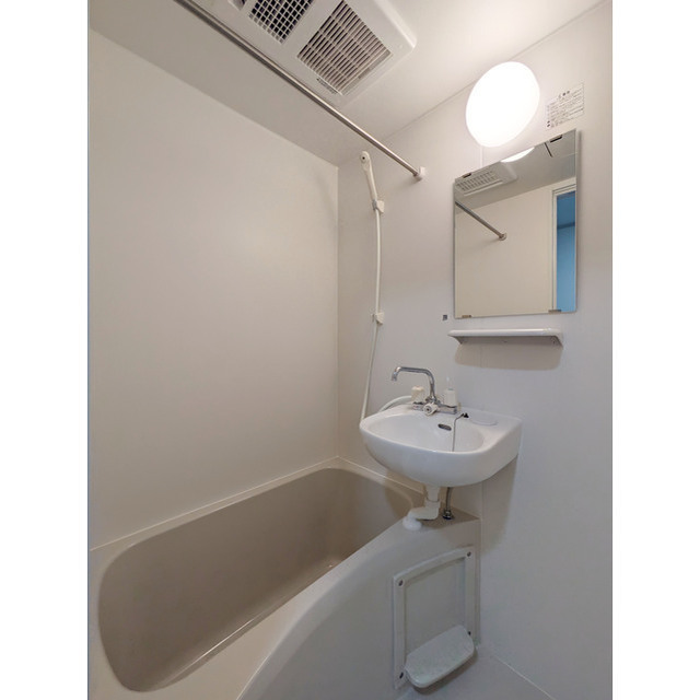 バス・シャワールーム　内装は落ち着いています