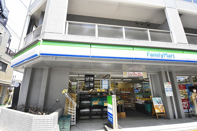 コンビニ　ファミリーマート 世田谷千歳通り店（コンビニ）まで134m