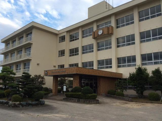 中学校　興南中学校（中学校）まで3000m