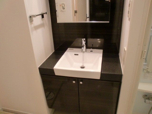 洗面設備　コンパクトで使いやすい洗面所