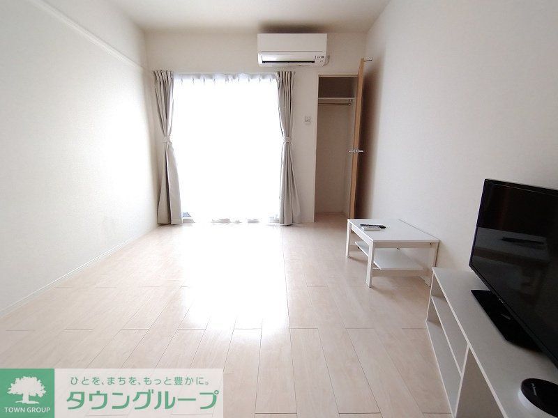 居室・リビング　バルコニー付きのお部屋です♪