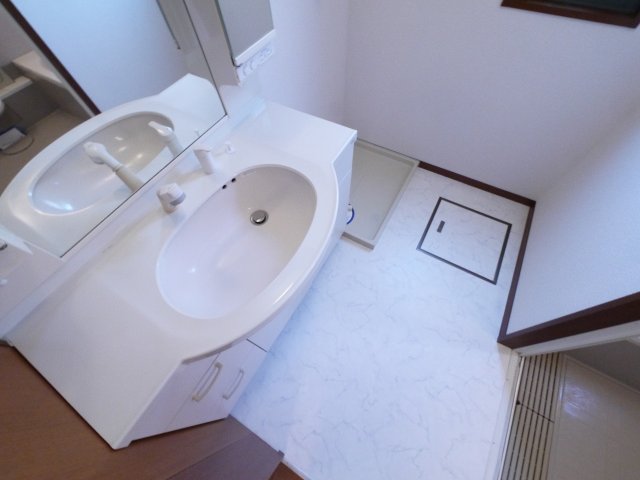 洗面設備　脱衣スペースもあります