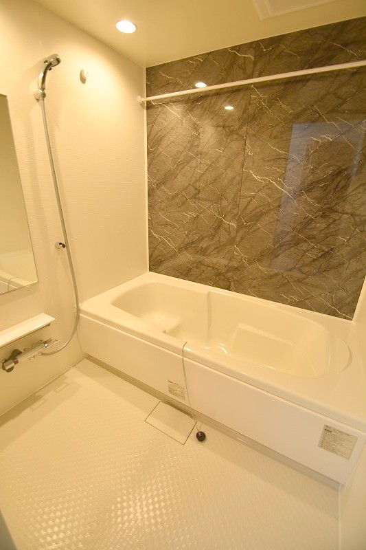 バス・シャワールーム　お問合せはシティホーム海田センター　082-821-2227