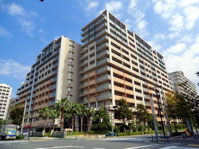 建物外観　全２４３世帯の大規模マンション