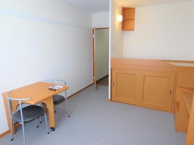居室・リビング　ハイベッドタイプのお部屋です