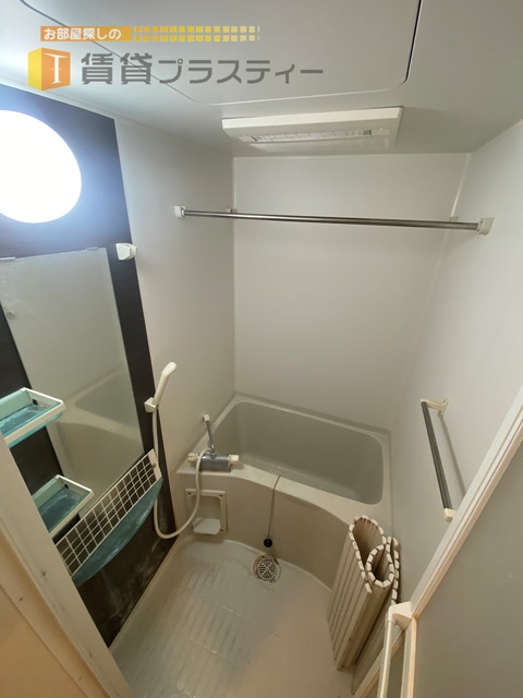 バス・シャワールーム　１日の疲れをバスルームでゆっくりと…。