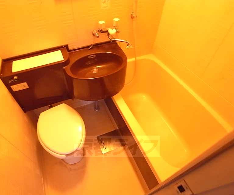 バス・シャワールーム　きれいなユニットバスです。