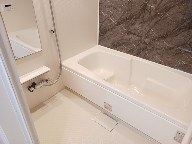 バス・シャワールーム　コンパクトで使いやすいお風呂です