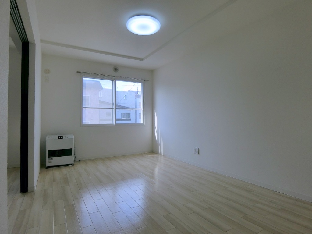 居室・リビング　☆白を基調としたキレイな内装です！