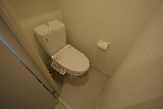 トイレ　温水洗浄便座機能付き☆