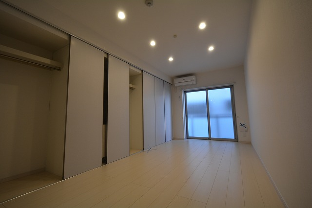 居室・リビング　大容量クローゼット付きでお部屋のスペース有効活用♪