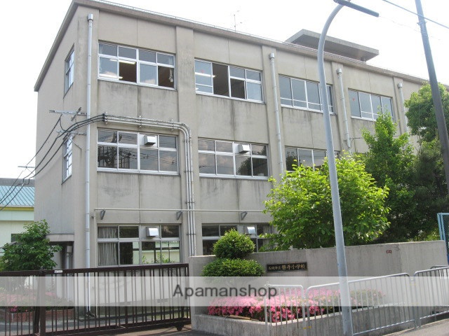 小学校　高槻市立磐手小学校（小学校）まで639m