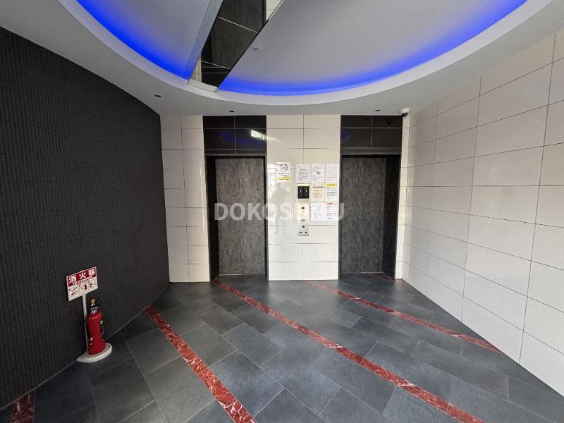 エントランス　オンからオフへ。心地よい静寂へといざなうエントランス。